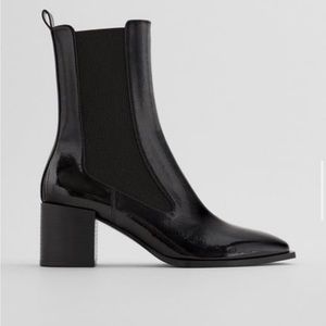 Wide heeled stretch ankle boots